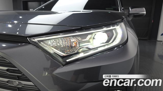 Toyota RAV4 (V) 2.5 4WD Hybrid 2019 — фото 22