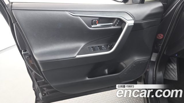 Toyota RAV4 (V) 2.5 4WD Hybrid 2019 — фото 24