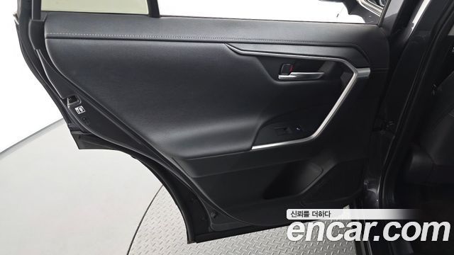 Toyota RAV4 (V) 2.5 4WD Hybrid 2019 — фото 25
