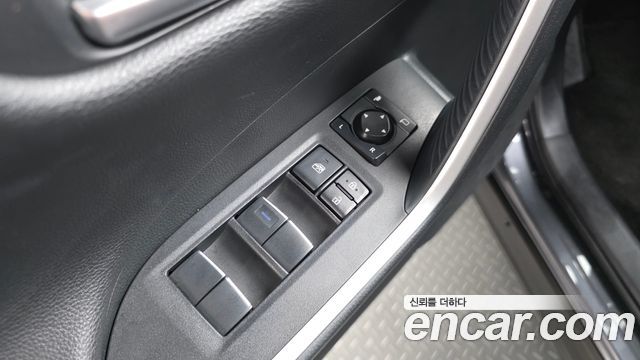Toyota RAV4 (V) 2.5 4WD Hybrid 2019 — фото 28