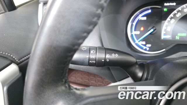 Toyota RAV4 (V) 2.5 4WD Hybrid 2019 — фото 34
