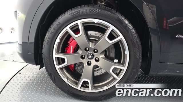 Maserati Levante 3.0 Diesel AWD 2020 — фото 5