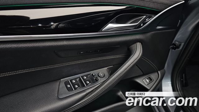 BMW 5 Series (G30) 520i Luxury 2018 — фото 17