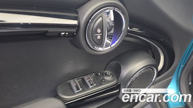 MINI Cooper Convertible Standard 3rd Generation 2018 — фото 12