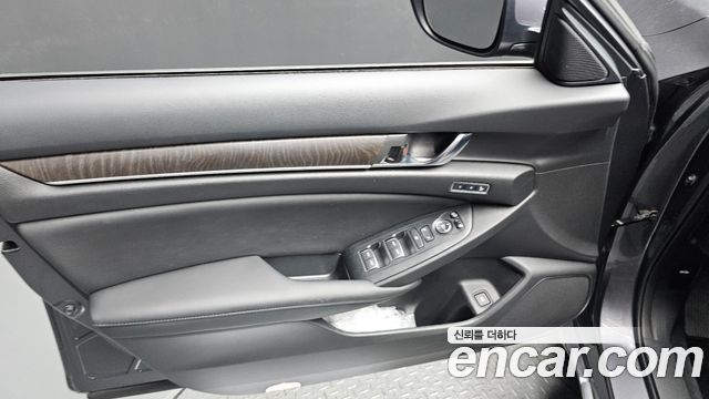 Honda Accord (X) 2.0 Hybrid Touring 2020 — фото 24