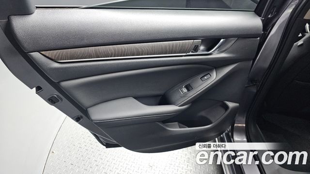 Honda Accord (X) 2.0 Hybrid Touring 2020 — фото 25