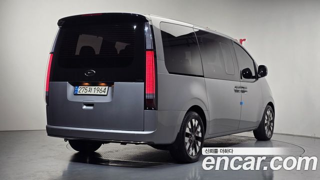 Hyundai Staria Lounge 7-Seater Inspiration 2023 — фото 2