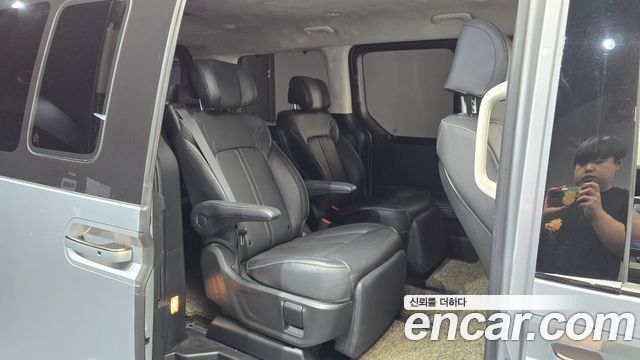 Hyundai Staria Lounge 7-Seater Inspiration 2023 — фото 11