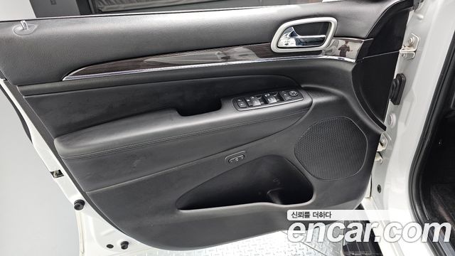 Jeep Grand Cherokee 3.0 Diesel Overland WK2 2018 — фото 11