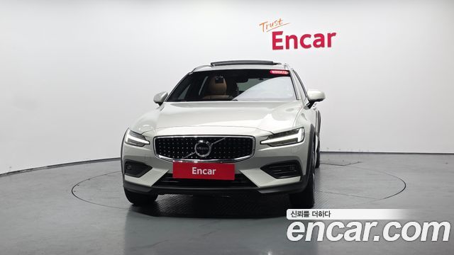 Volvo V60 Cross Country (II) T5 Pro AWD 2020 — фото 3
