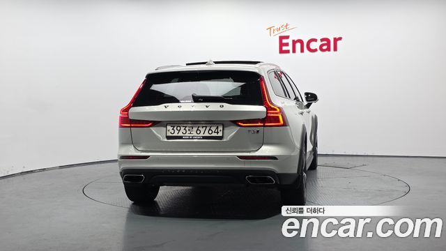 Volvo V60 Cross Country (II) T5 Pro AWD 2020 — фото 4