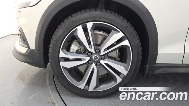 Volvo V60 Cross Country (II) T5 Pro AWD 2020 — фото 5