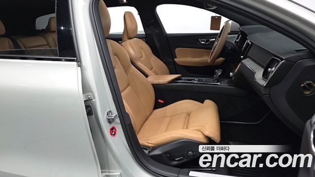 Volvo V60 Cross Country (II) T5 Pro AWD 2020 — фото 15