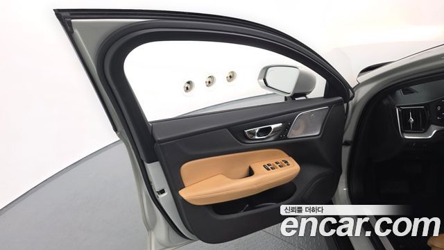 Volvo V60 Cross Country (II) T5 Pro AWD 2020 — фото 30