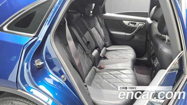 Infiniti QX70 3.7 AWD Special Edition 2017 — фото 11