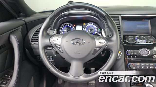 Infiniti QX70 3.7 AWD Special Edition 2017 — фото 13