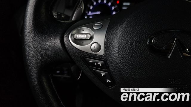 Infiniti QX70 3.7 AWD Special Edition 2017 — фото 27