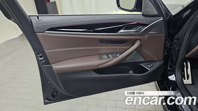 BMW 5 Series (G30) 530i xDrive M Sport Package 2023 — фото 24