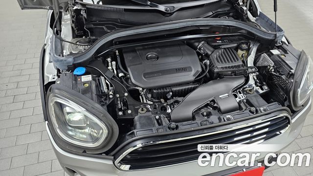MINI Cooper Countryman Classic Plus Launch Pack 2nd Gen 2023 — фото 6