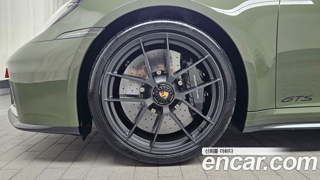 Porsche 911 (992) Carrera 4 GTS Cabriolet 2025 — фото 5