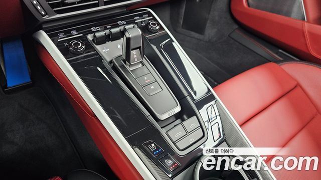 Porsche 911 (992) Carrera 4 GTS Cabriolet 2025 — фото 9