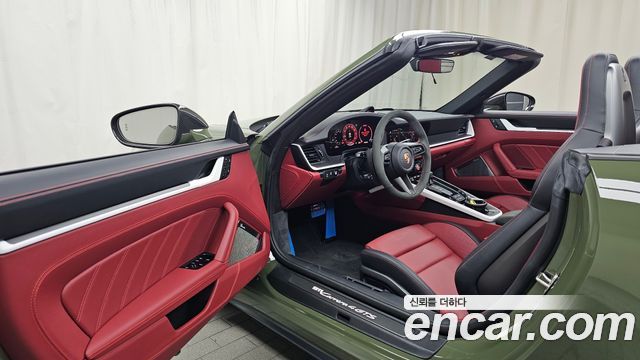 Porsche 911 (992) Carrera 4 GTS Cabriolet 2025 — фото 10