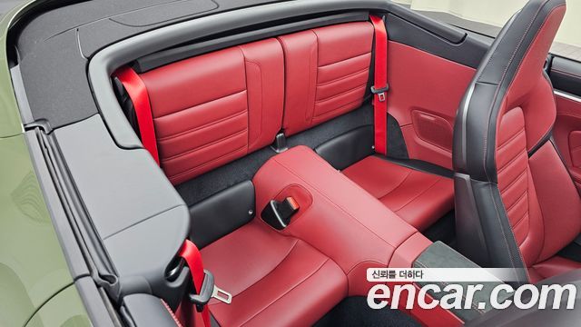 Porsche 911 (992) Carrera 4 GTS Cabriolet 2025 — фото 15