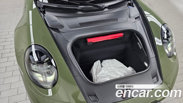 Porsche 911 (992) Carrera 4 GTS Cabriolet 2025 — фото 33