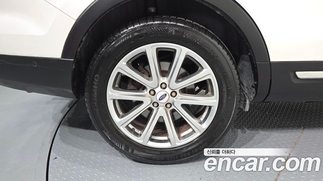 Ford Explorer 2.3 Limited 4WD 5th 2017 — фото 5