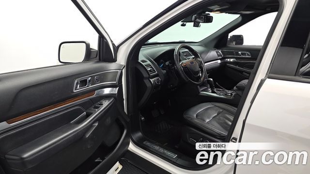 Ford Explorer 2.3 Limited 4WD 5th 2017 — фото 10