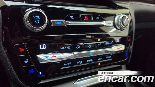 Ford Explorer (VI) 2.3 LimIted 4WD 2021 — фото 17