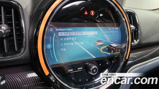 MINI Cooper S Countryman ALL4 Classic Launch Pack 2nd 2023 — фото 16