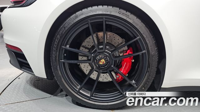 Porsche 911 (992) Carrera 4 GTS Cabriolet 2024 — фото 27