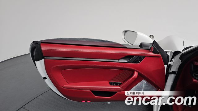 Porsche 911 (992) Carrera 4 GTS Cabriolet 2024 — фото 31