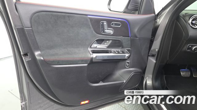 Mercedes-Benz GLB-Class (X247) AMG GLB35 4MATIC 2021 — фото 30
