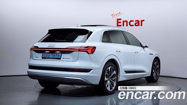 Audi e-tron 55 Quattro 2022 — фото 2