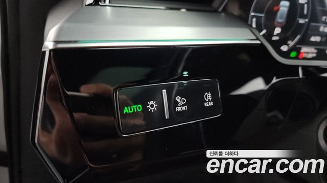 Audi e-tron 55 Quattro 2022 — фото 20