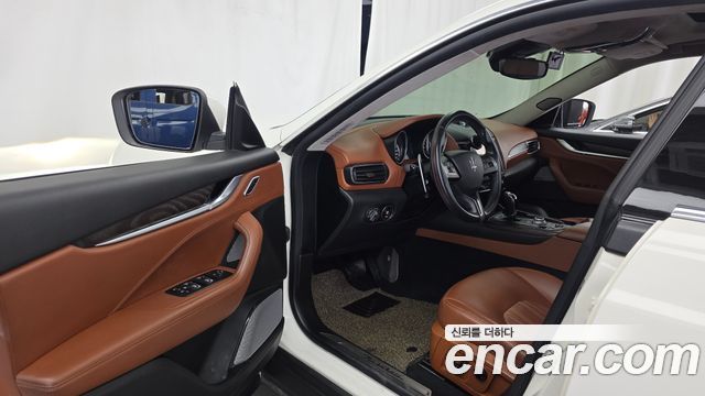 Maserati Levante 3.0 Diesel AWD 2017 — фото 10