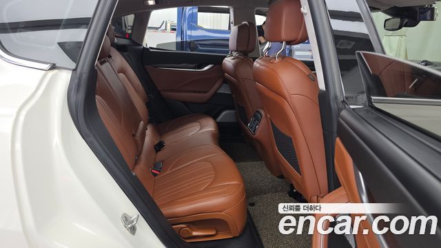 Maserati Levante 3.0 Diesel AWD 2017 — фото 12