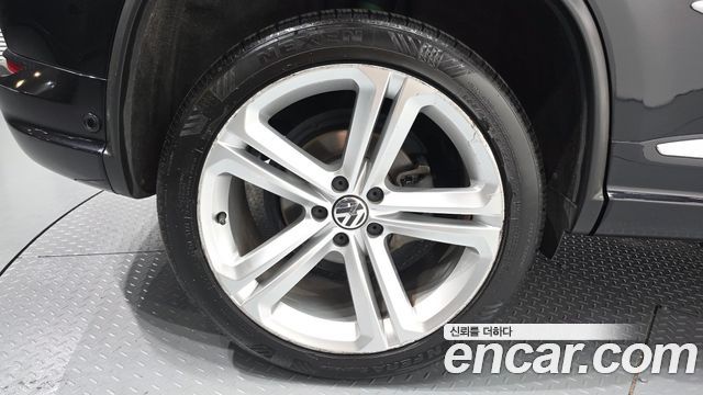 Volkswagen Tiguan 2.0 TDI R-Line 5N 2016 — фото 5