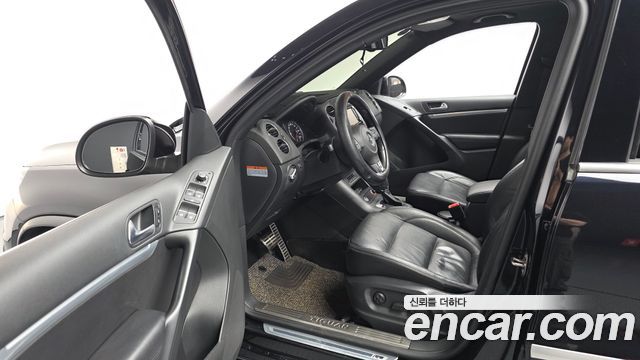 Volkswagen Tiguan 2.0 TDI R-Line 5N 2016 — фото 10