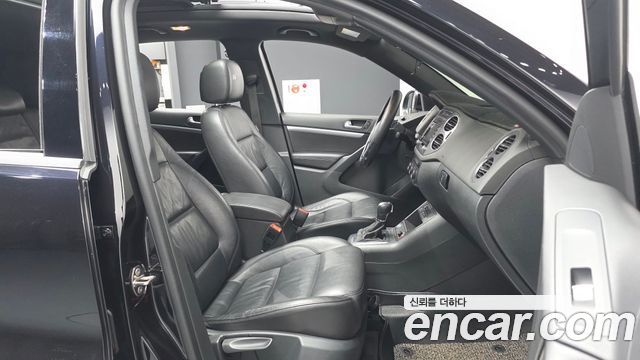 Volkswagen Tiguan 2.0 TDI R-Line 5N 2016 — фото 11