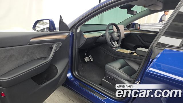 Tesla Model Y RWD 2025 — фото 10