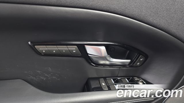 Land Rover Range Rover Evoque 2.0 TD4 HSE 2018 — фото 31
