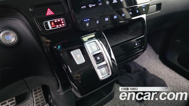 Hyundai Staria 4WD Lounge 9-Seater Inspiration 2025 — фото 9