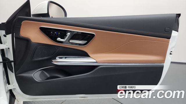 Mercedes-Benz CLE-Class (C236) CLE200 Cabriolet 2024 — фото 30