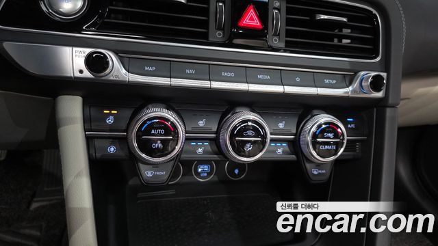Genesis G70 Gasoline 2.0T 2WD 2022 — фото 17