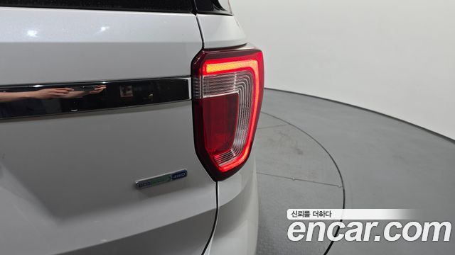Ford Explorer 2.3 Limited 4WD 5th 2018 — фото 23