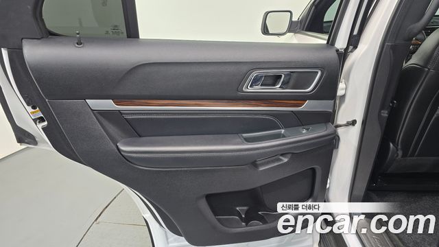 Ford Explorer 2.3 Limited 4WD 5th 2018 — фото 25