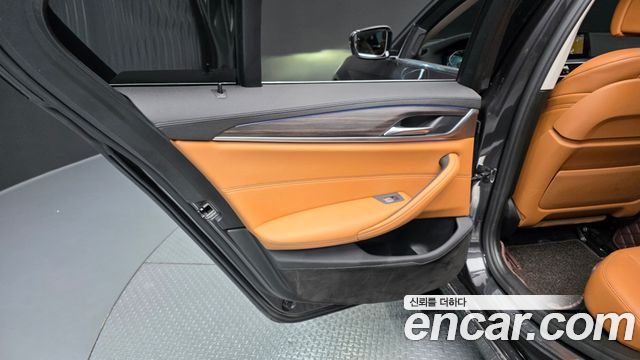 BMW 5 Series (G30) 530e Luxury 2020 — фото 25